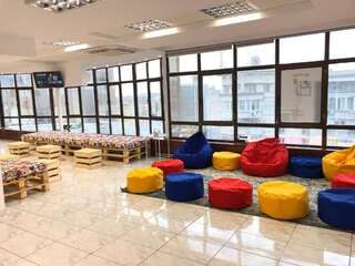 Хостелы Mil Pasos Penthouse Hostel Бухарест Односпальная кровать в общем номере для мужчин и женщин-18
