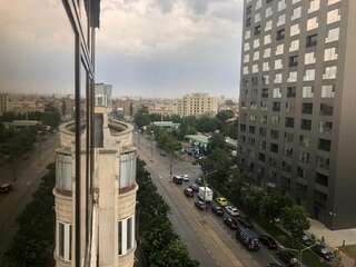 Хостелы Mil Pasos Penthouse Hostel Бухарест Односпальная кровать в общем номере для мужчин и женщин-20