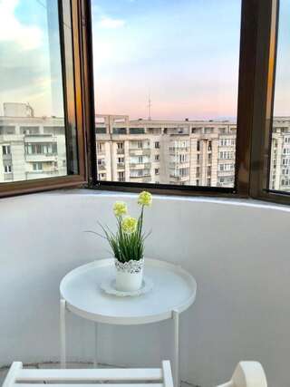 Хостелы Mil Pasos Penthouse Hostel Бухарест Односпальная кровать в общем номере для мужчин и женщин-3