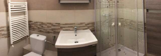 Хостелы Mil Pasos Penthouse Hostel Бухарест-15