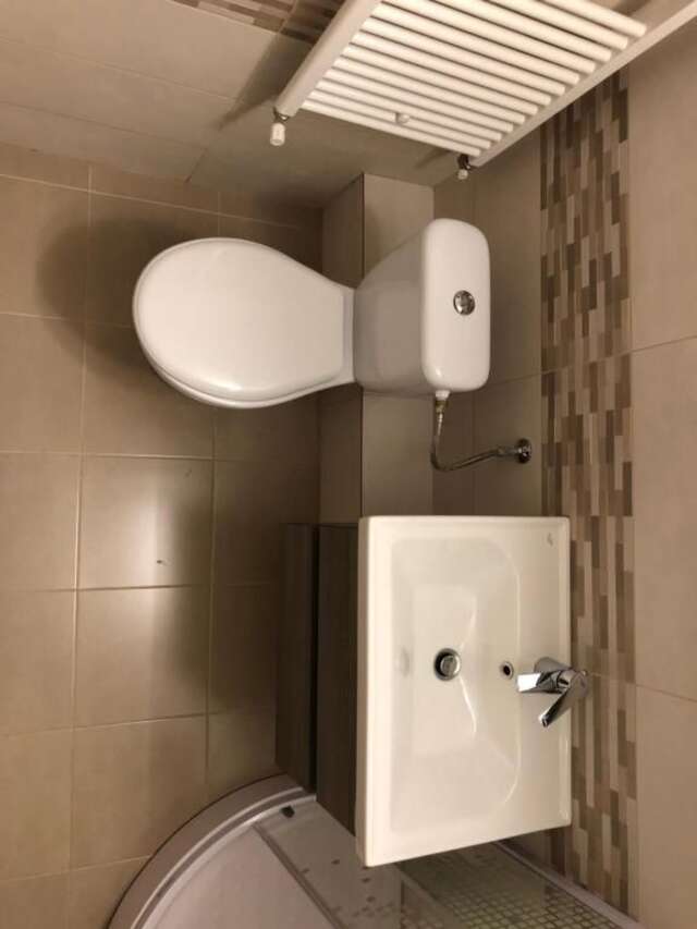 Хостелы Mil Pasos Penthouse Hostel Бухарест-24