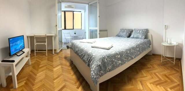 Хостелы Mil Pasos Penthouse Hostel Бухарест-6